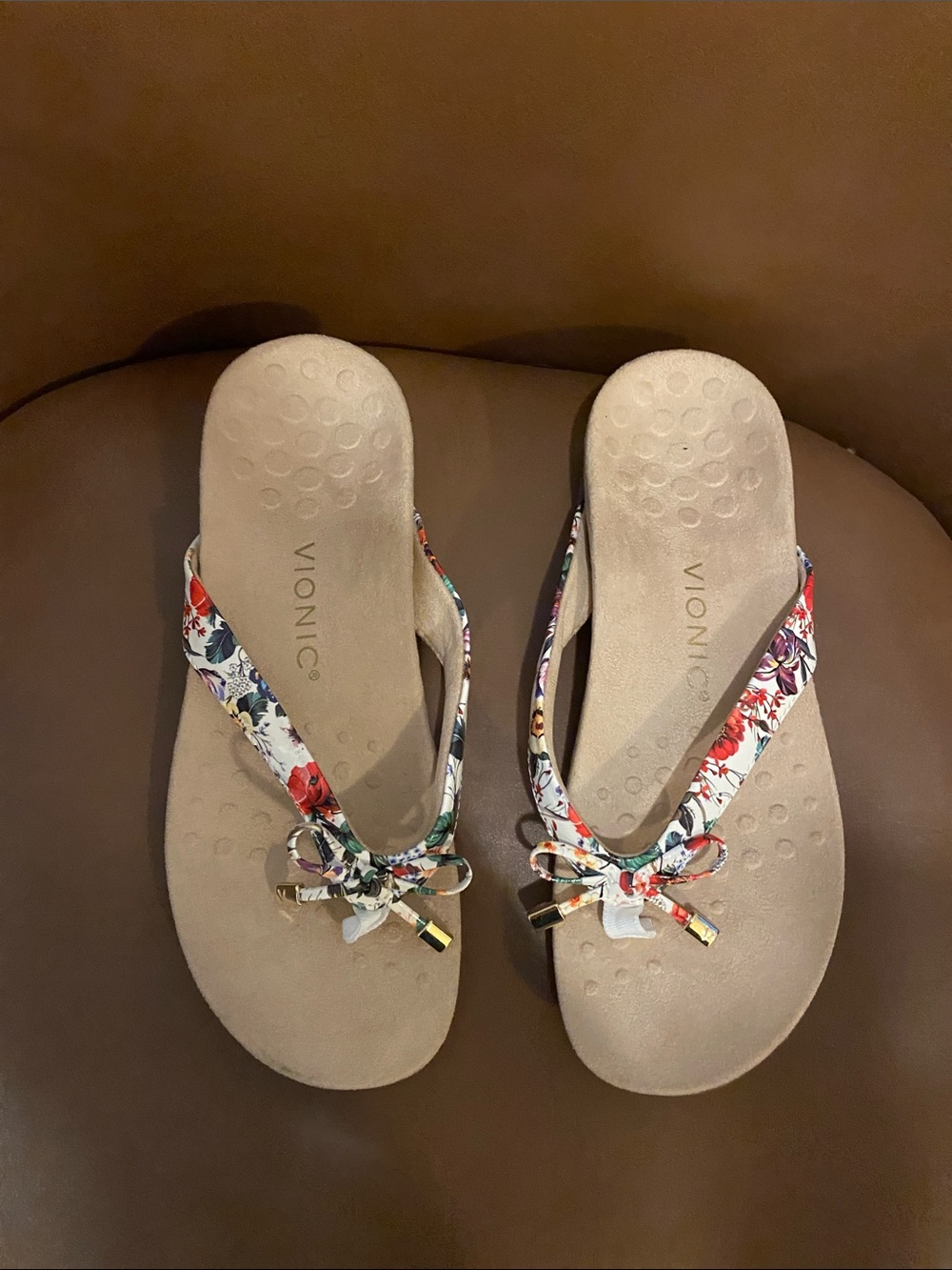 Vionic Floral Bow Flip Sandals - Beige Footbed, Multicolor Straps